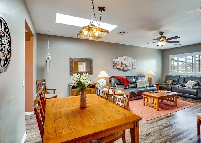 Hot Tub Access & Fire Pit: Valley Getaway! *